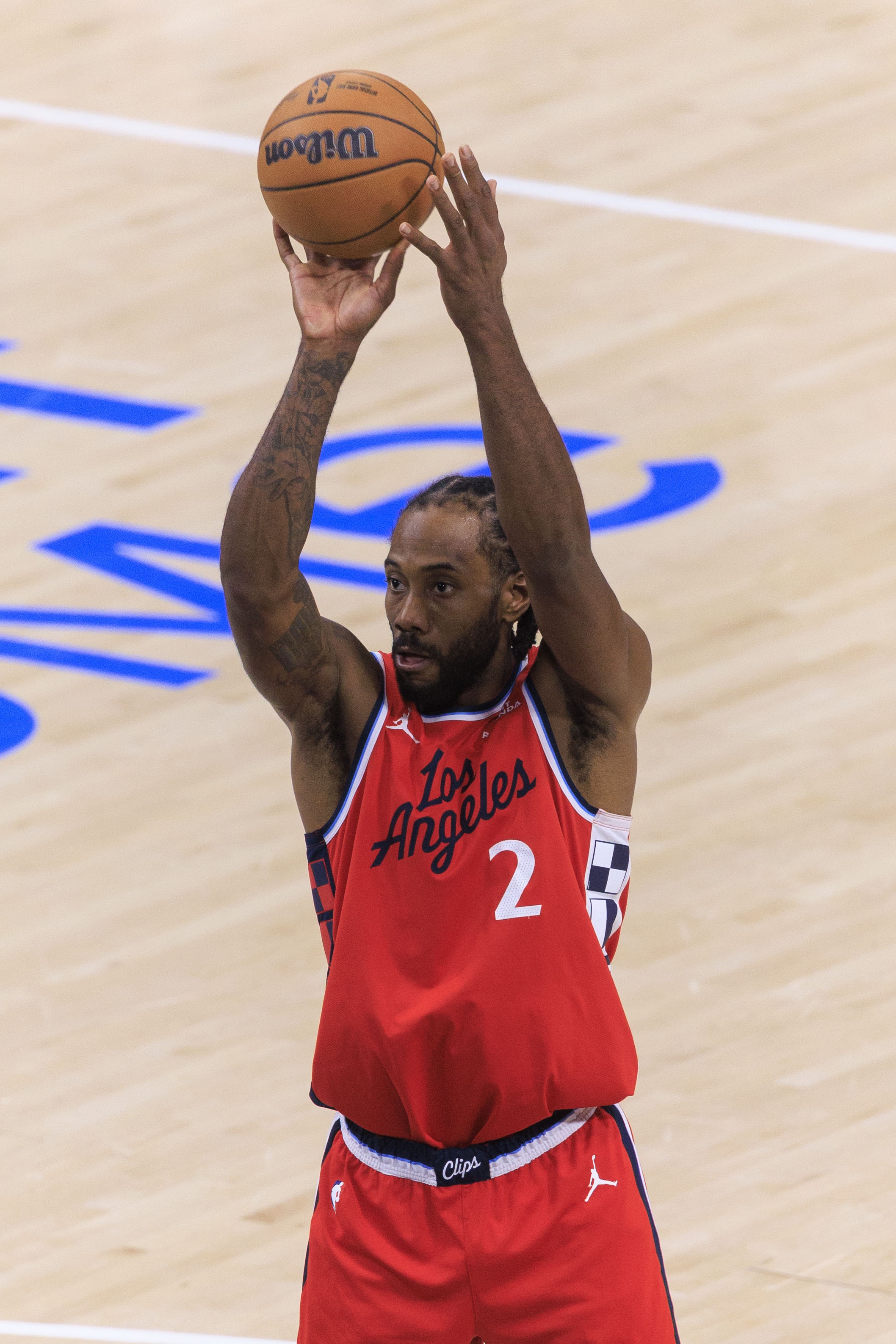 开云体育在线入口-可别受伤！小卡撤步急停干拔长两分飙中 落地有些崴脚